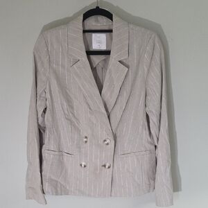 LC Lauren Conrad Silver and Cream Blazer with Tailored Silhouette